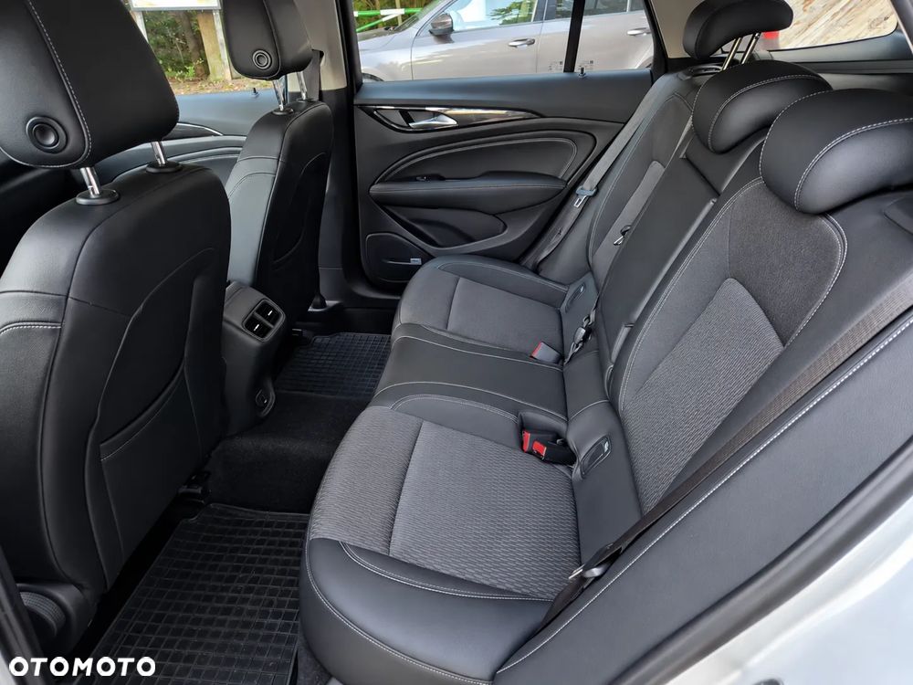 Opel Insignia 1.5 T Elite S&S - 11