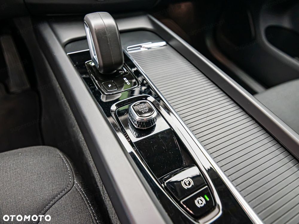 Volvo XC 60 B4 B Momentum - 23