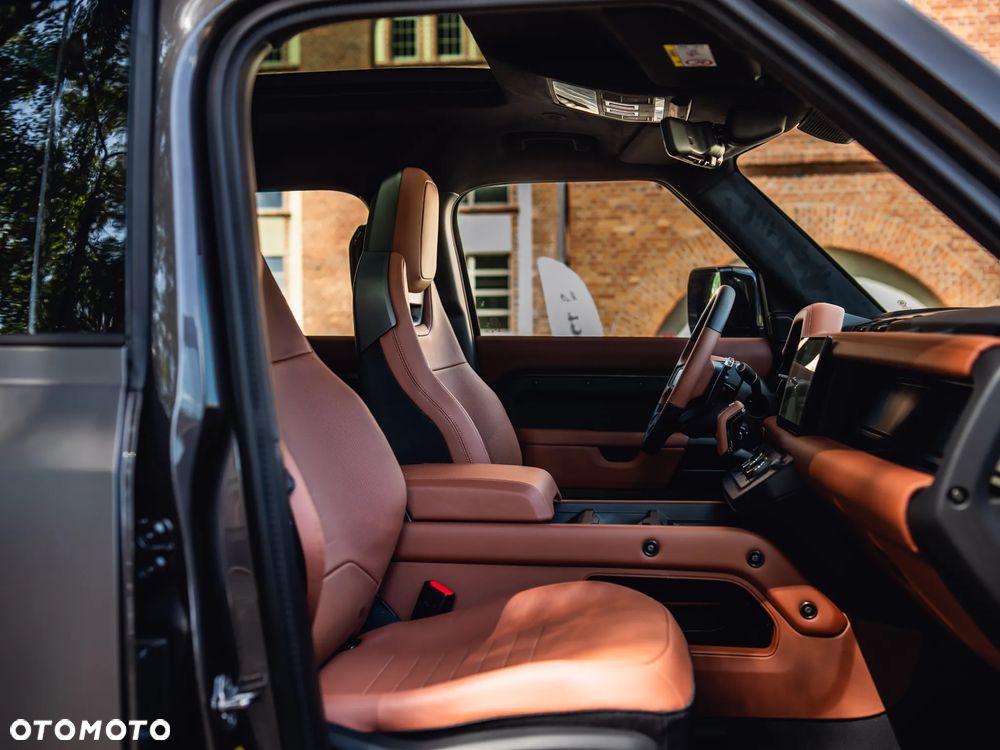 Land Rover Defender 110 P635 OCTA - 13