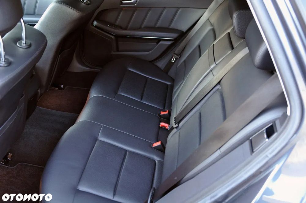 Mercedes-Benz Klasa E 250 CGI BlueEff Avantgarde - 12
