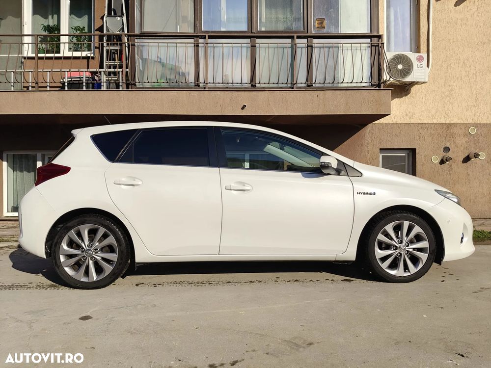 Toyota Auris 1.8 L VVT-i Sol+ - 2