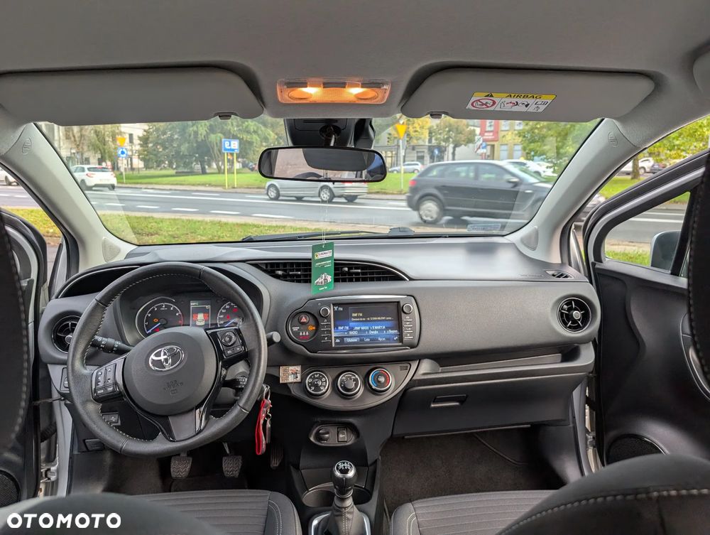 Toyota Yaris 1.5 Premium - 11