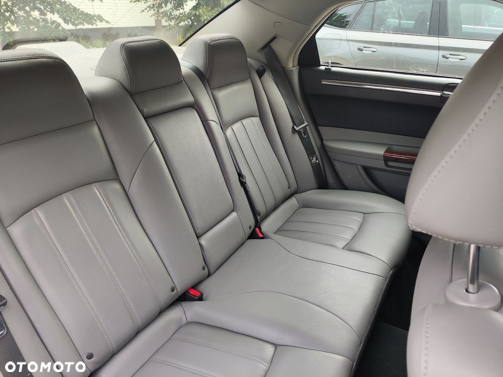 Chrysler 300C 3.0 V6 CRD - 10