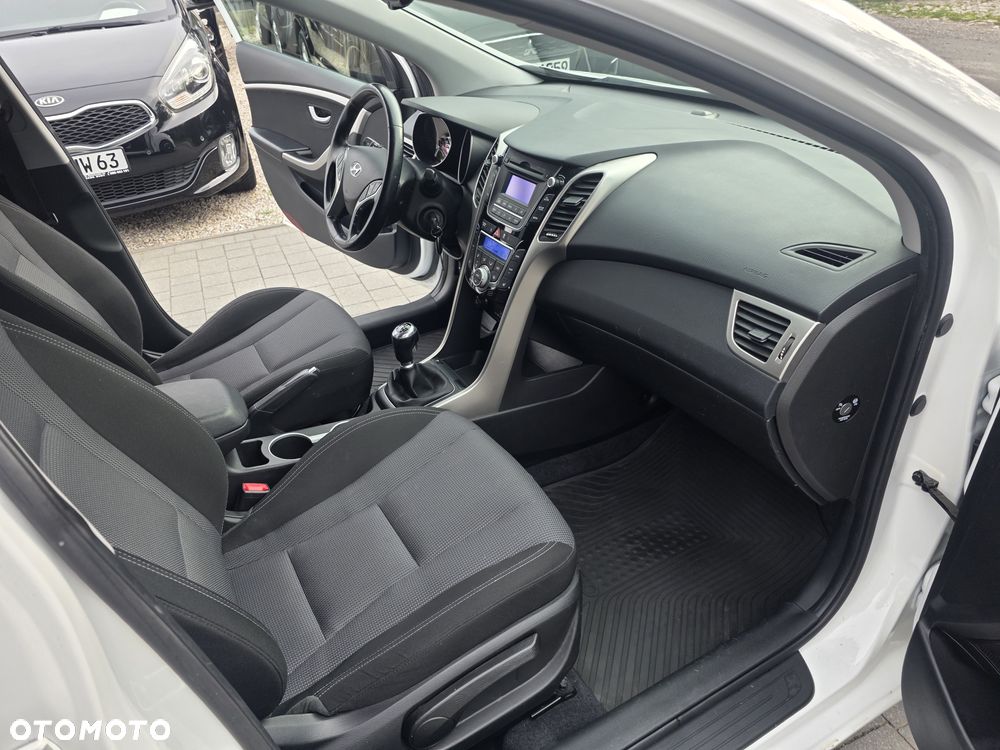 Hyundai i30 1.6 Comfort - 17