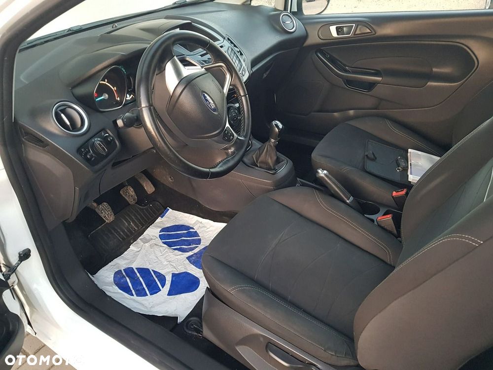 Ford Fiesta - 12