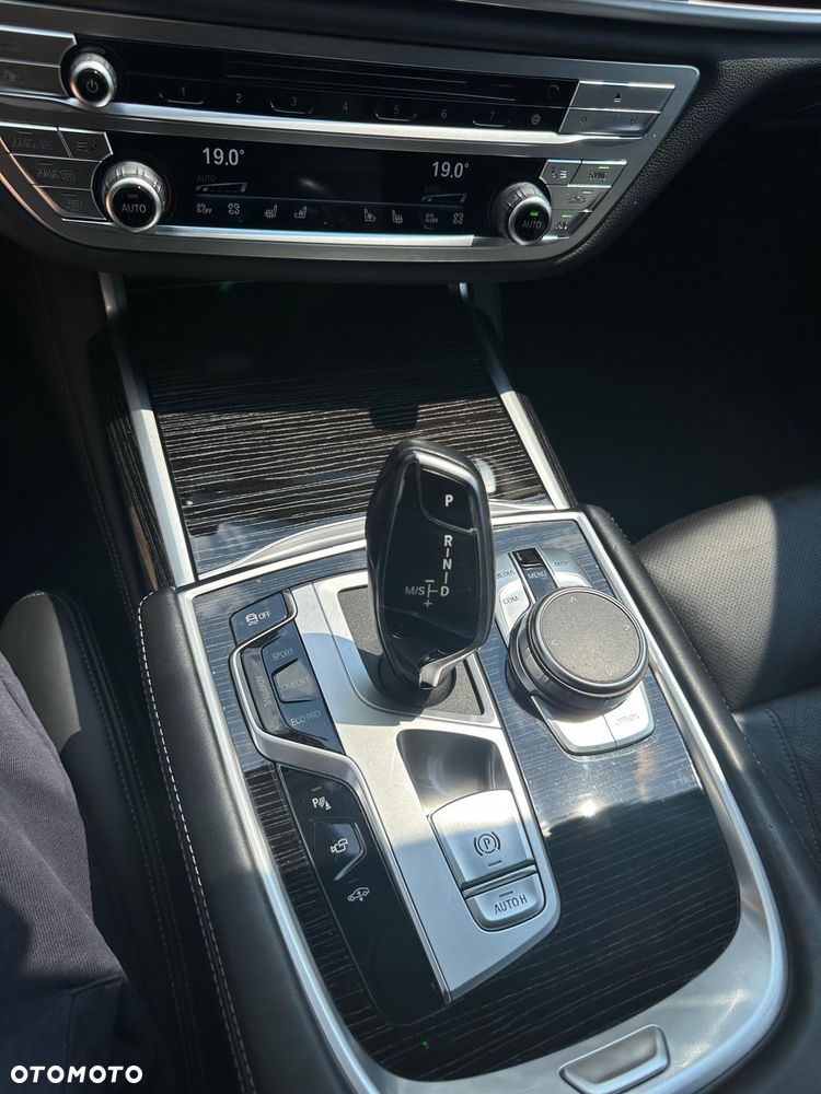 BMW Seria 7 740Ld xDrive - 17