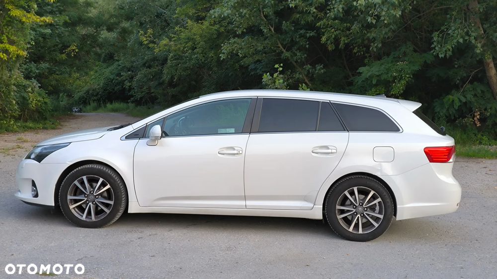 Toyota Avensis 2.0 D-4D Premium - 9
