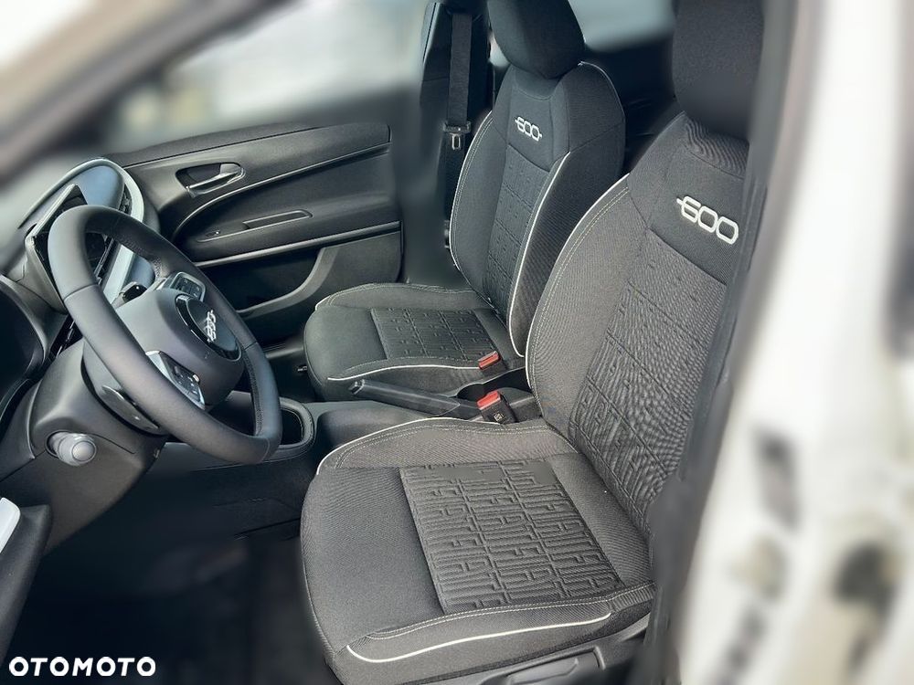 Fiat 600 1.2 Turbo Hybrid eDCT - 10