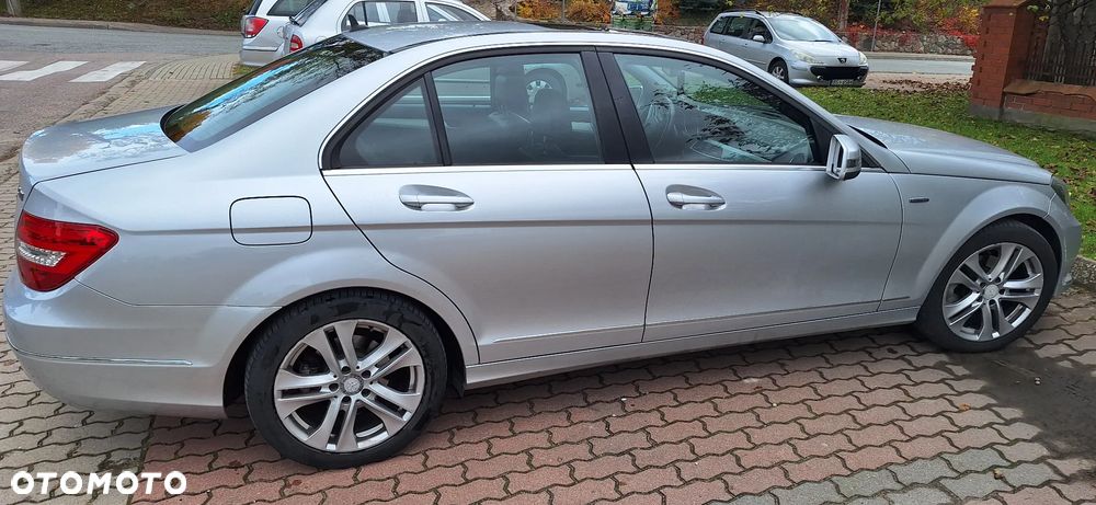 Mercedes-Benz Klasa C 180 CDI DPF (BlueEFFICIENCY) Avantgarde - 3