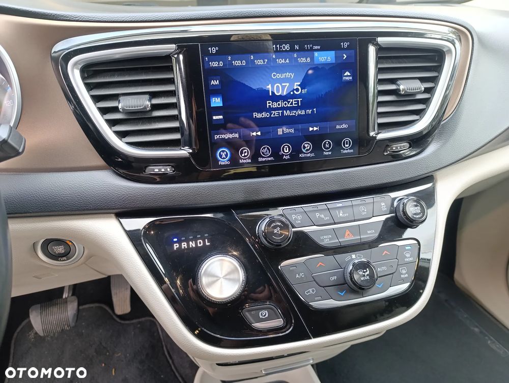 Chrysler Pacifica - 15