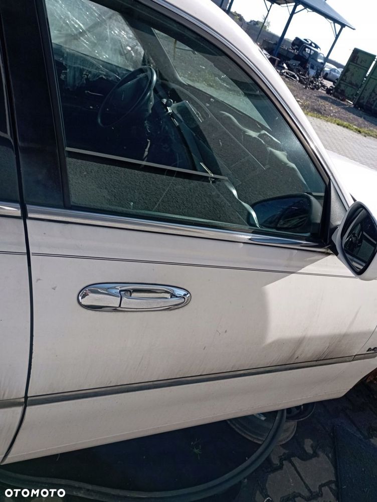 LINCOLN TOWN CAR LIMOUSINE DRZWI PRAWE PRZÓD GOŁE