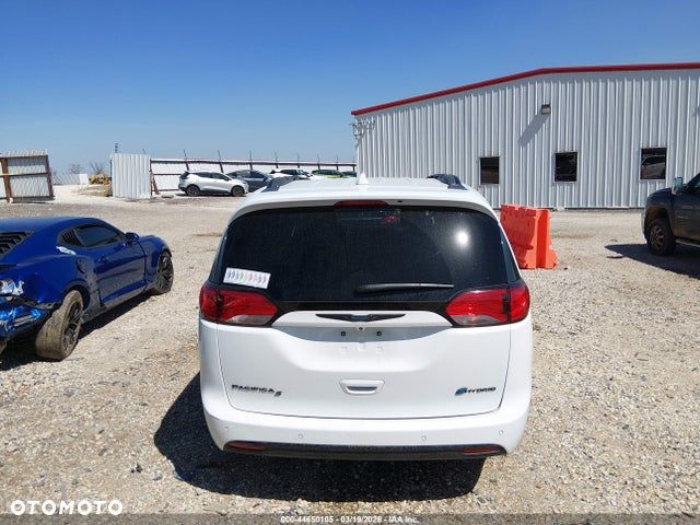 Chrysler Pacifica - 12