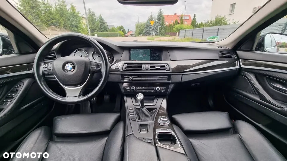 BMW Seria 5 525d - 14