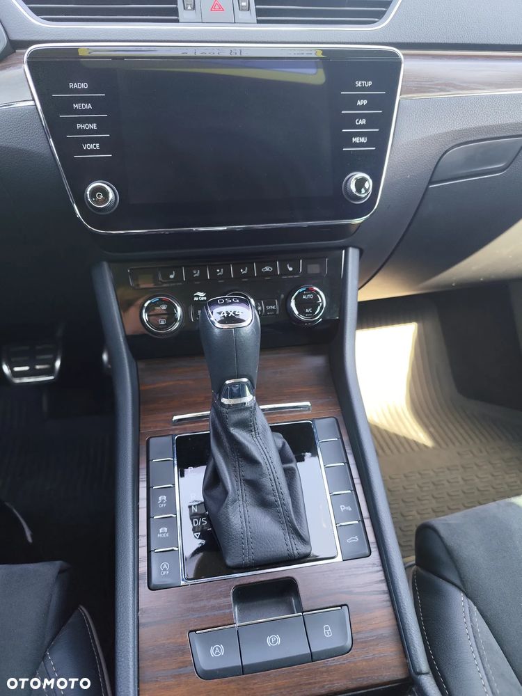 Skoda Superb 2.0 TDI SCR 4x4 Scout DSG - 14