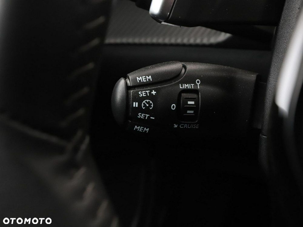 Peugeot 2008 PureTech 130 Allure S&S EAT8 - 32