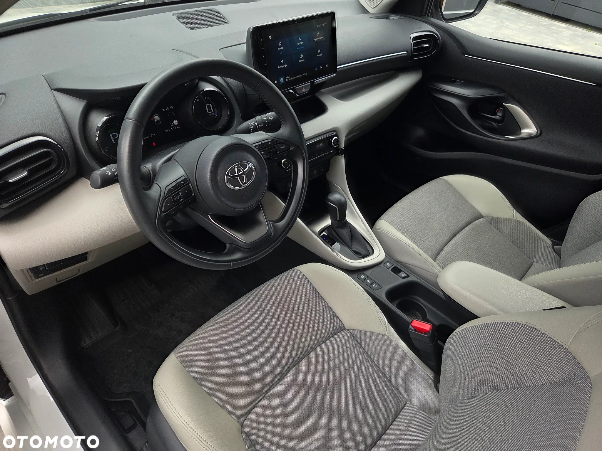 Toyota Yaris Hybrid 1.5 Executive - 6
