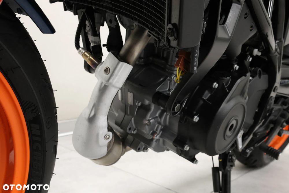 KTM Duke 125 - 24