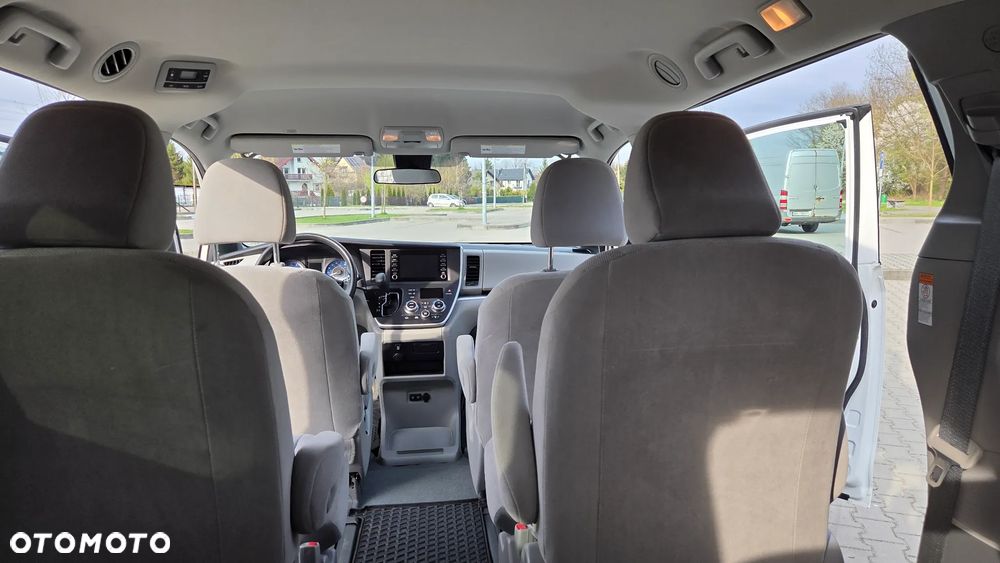 Toyota Sienna - 30