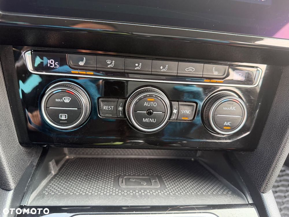 Volkswagen Passat 1.5 TSI EVO Elegance - 38