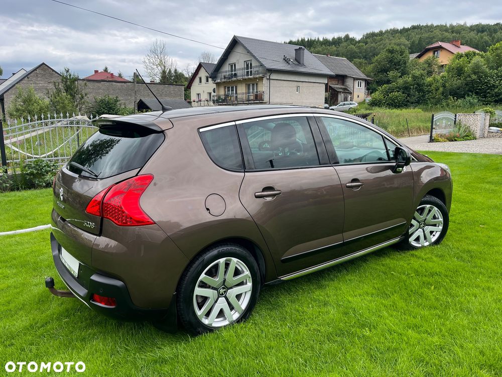 Peugeot 3008 Hybrid4 - 5