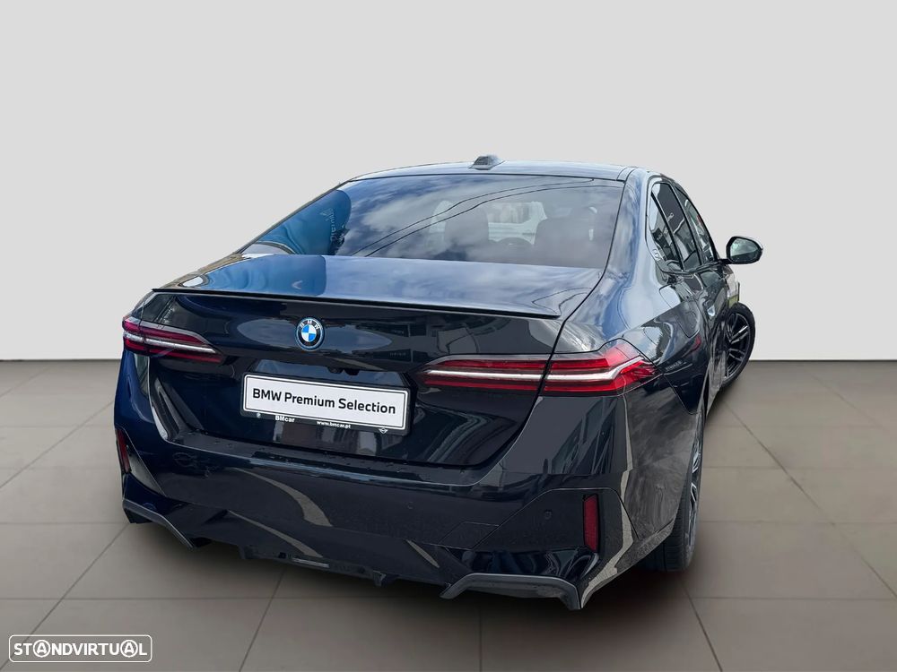 BMW 530 e Pack Desportivo M - 5