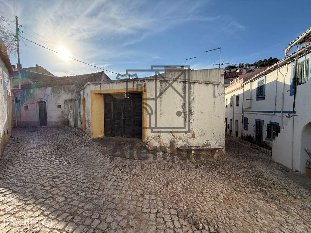 Prédio para remodelação no centro de Alenquer - Grande imagem: 2/17