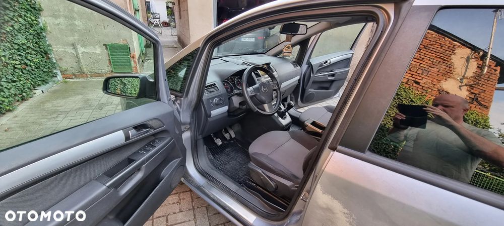 Opel Zafira - 11