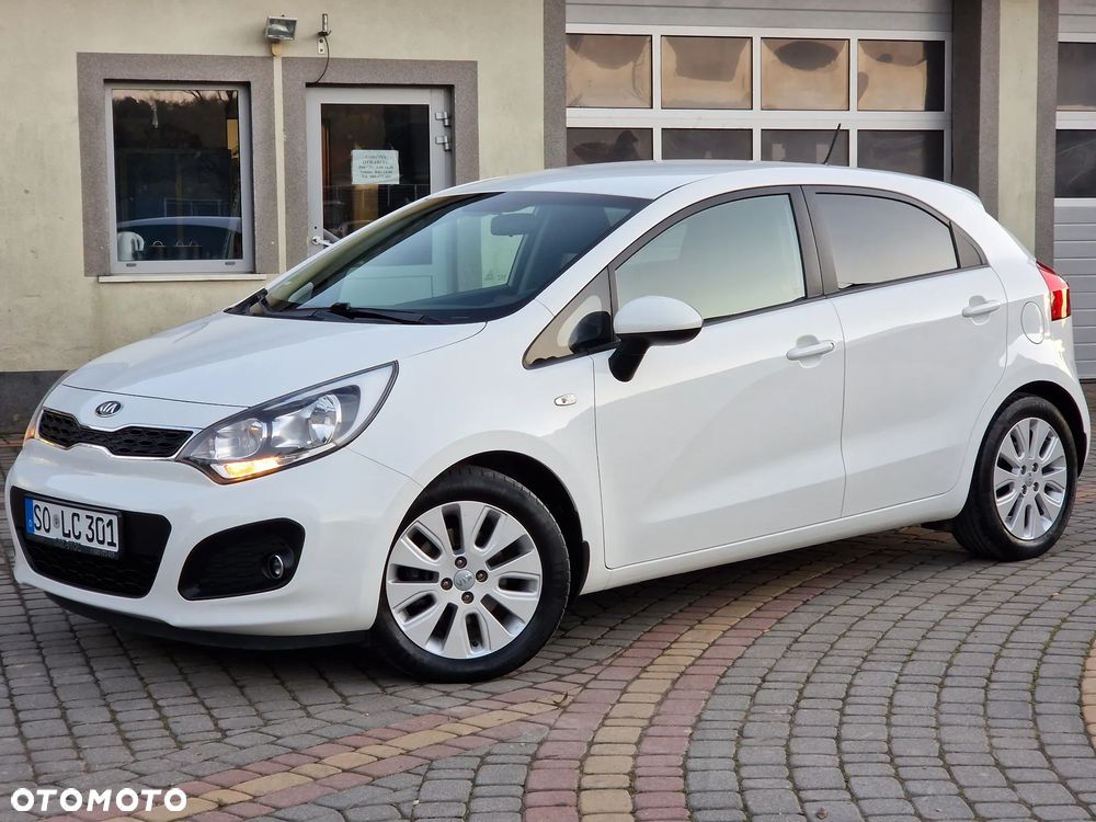 Kia Rio 1.2 Fifa World Cup Edition - 3