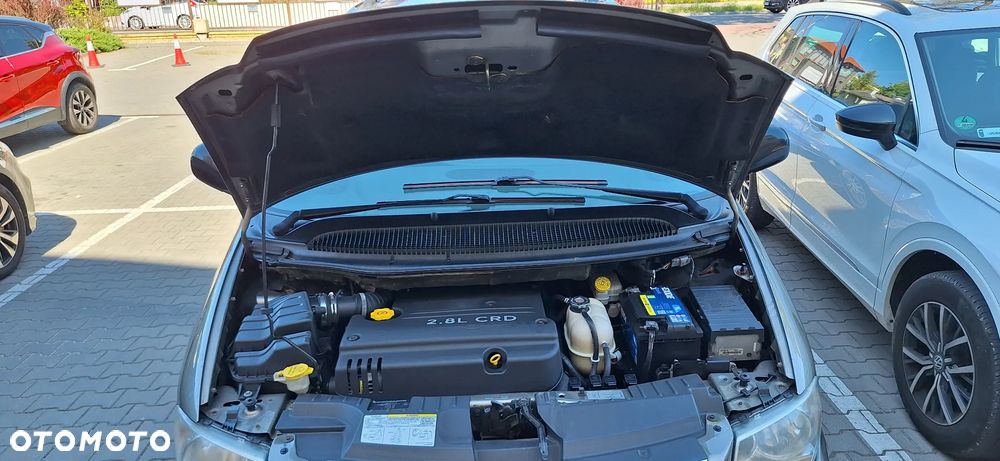 Chrysler Grand Voyager 2.8 CRD LX - 25
