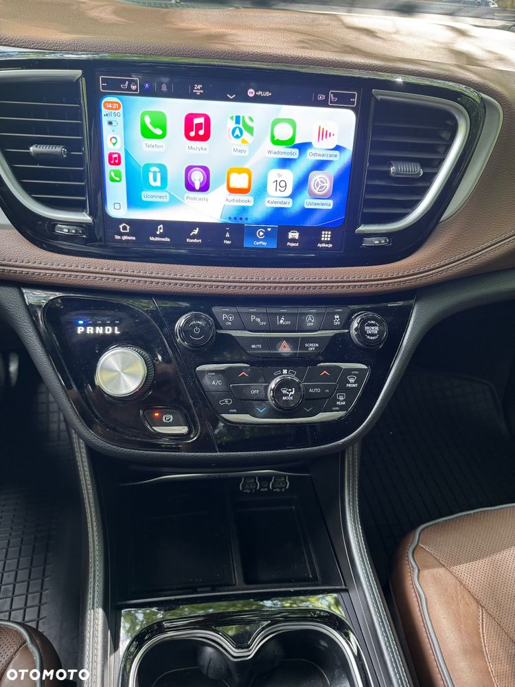 Chrysler Pacifica - 32