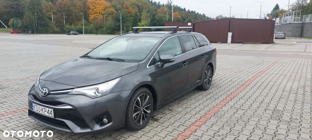 Toyota Avensis 2.0 D-4D Premium - 6