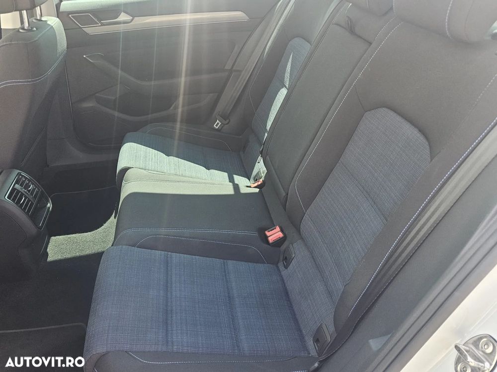 Volkswagen Passat - 13