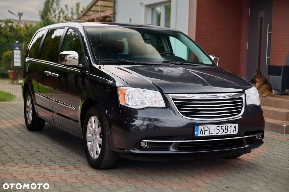 Chrysler Town & Country 3.6 Limited - 16