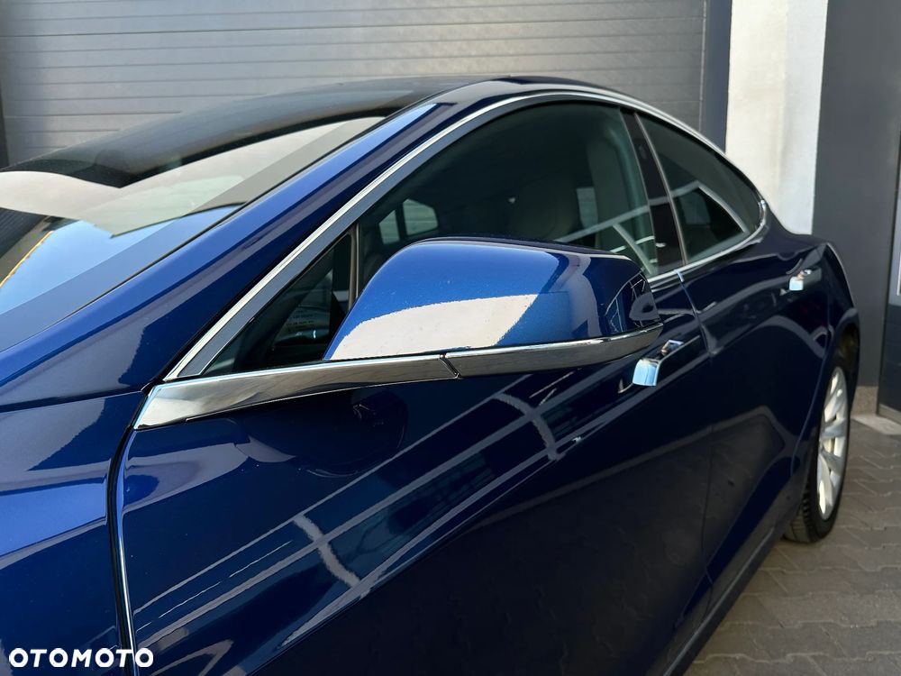 Tesla Model S - 18