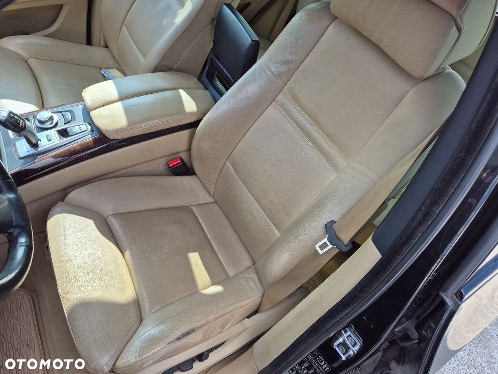 BMW X5 4.8i xDrive - 16