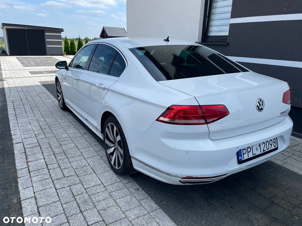 Volkswagen Passat - 4