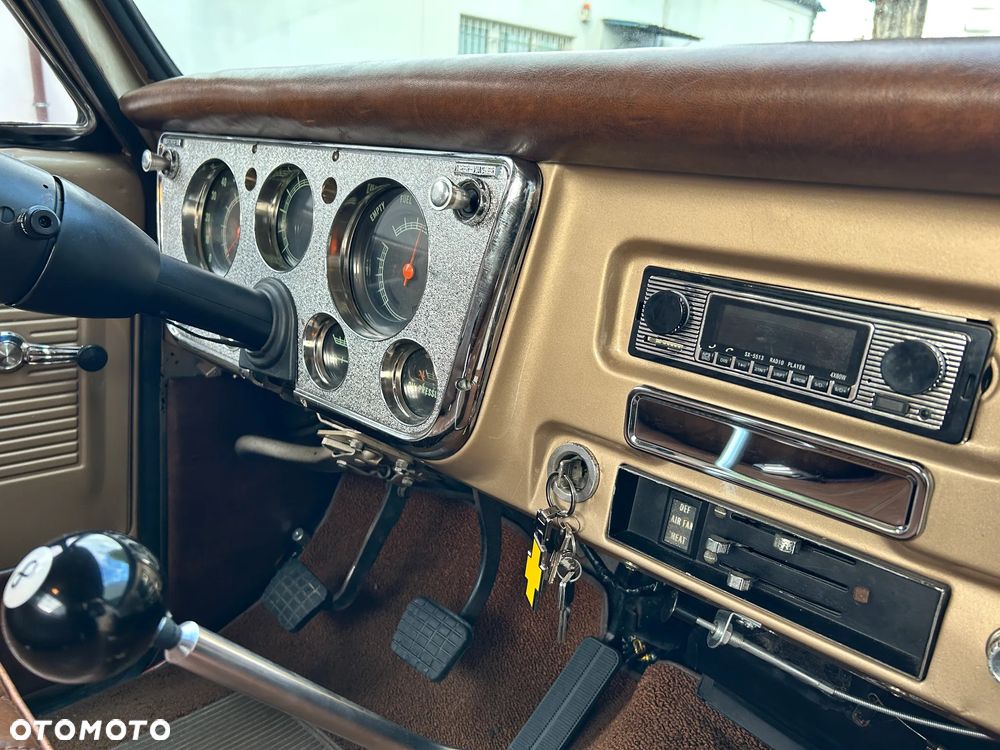Chevrolet C-20 - 16