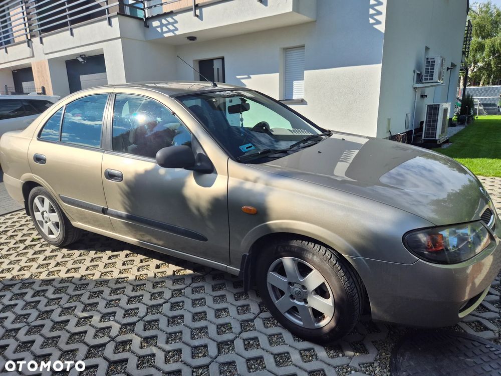 Nissan Almera 1.5 Base - 3