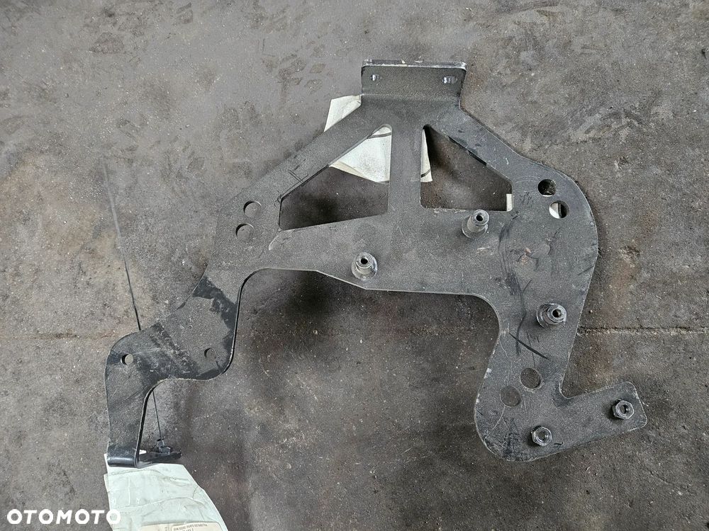 Sprzedam wspornik tłumika RE558101 ( NOWY!!! ) John Deere 7280R 6090 6090RW402 - 3