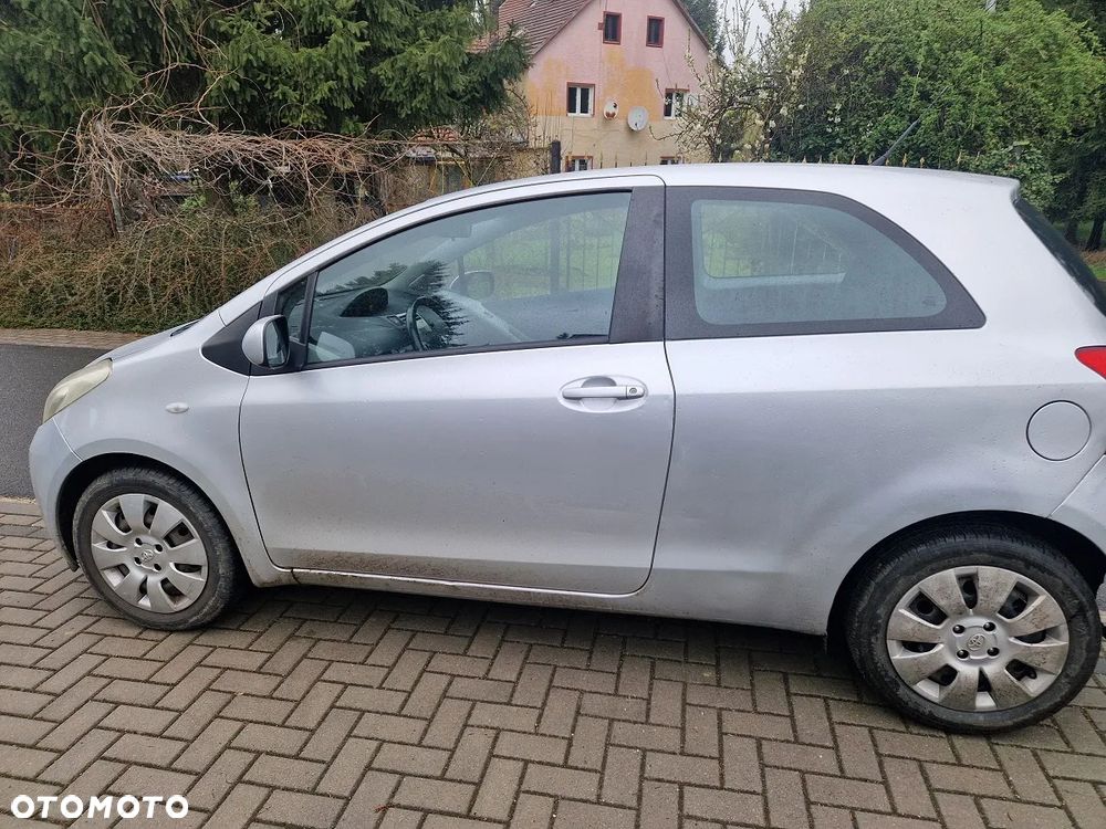 Toyota Yaris 1.3 Terra Gold - 8