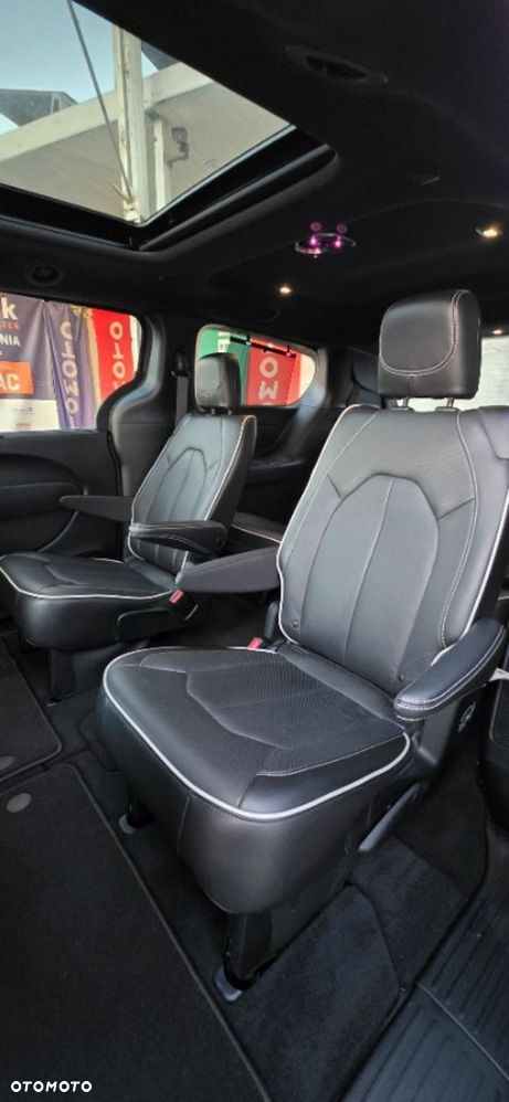 Chrysler Pacifica - 38