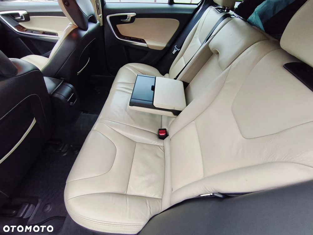 Volvo V60 D3 Summum - 21