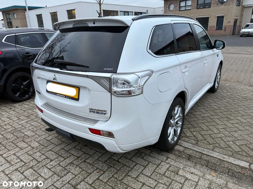 Mitsubishi Outlander - 3