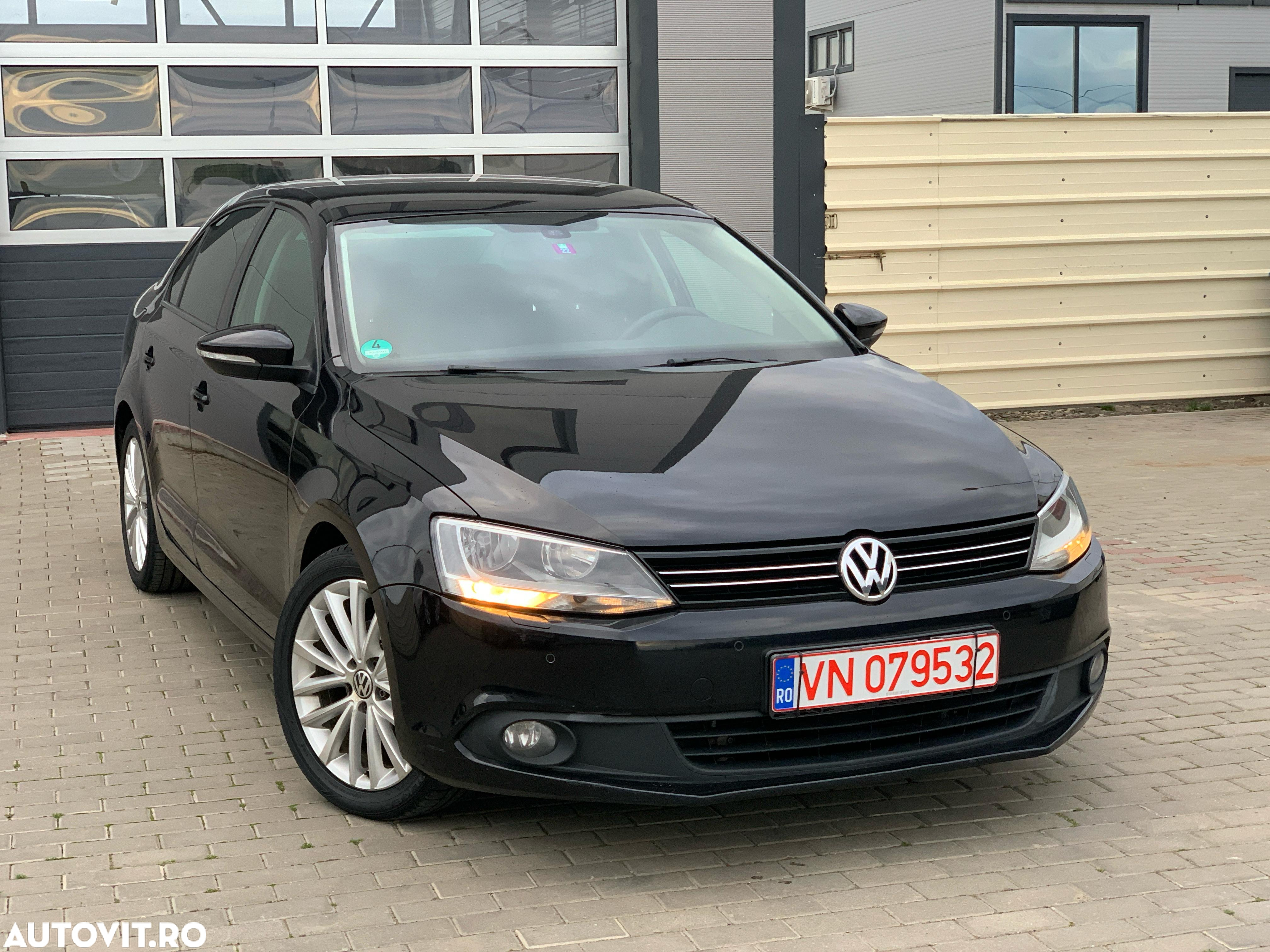 Volkswagen Jetta 1.6 TDI Blue Motion Technology Comfortline - 4