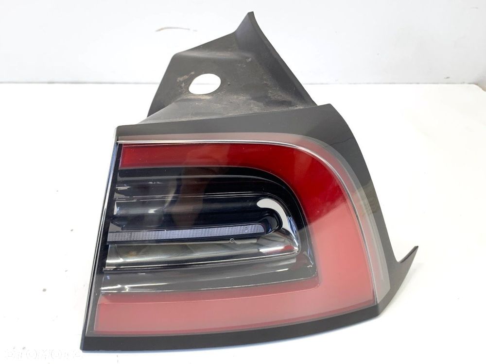 LAMPA PRAWY TYŁ  TESLA MODEL Y (5YJY) 2019 - 2022 EV 235 kW [320 KM] 1502087-00-D - 1