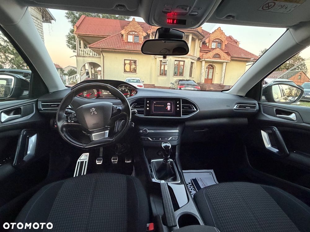Peugeot 308 BlueHDi 130 Stop & Start Allure Pack - 11