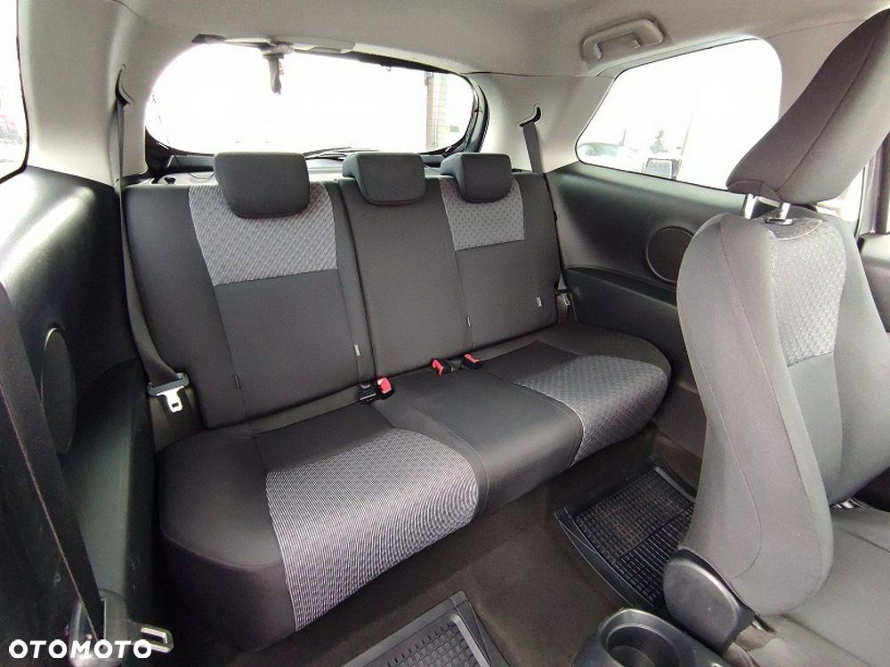 Toyota Yaris - 15