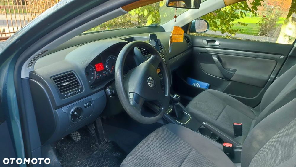 Volkswagen Jetta 1.6 FSI Trendline - 6