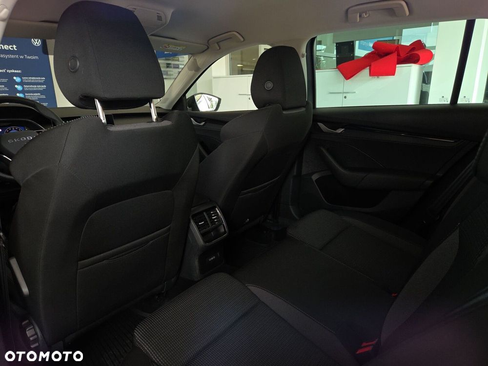 Skoda Octavia 1.5 TSI mHEV Selection DSG - 12