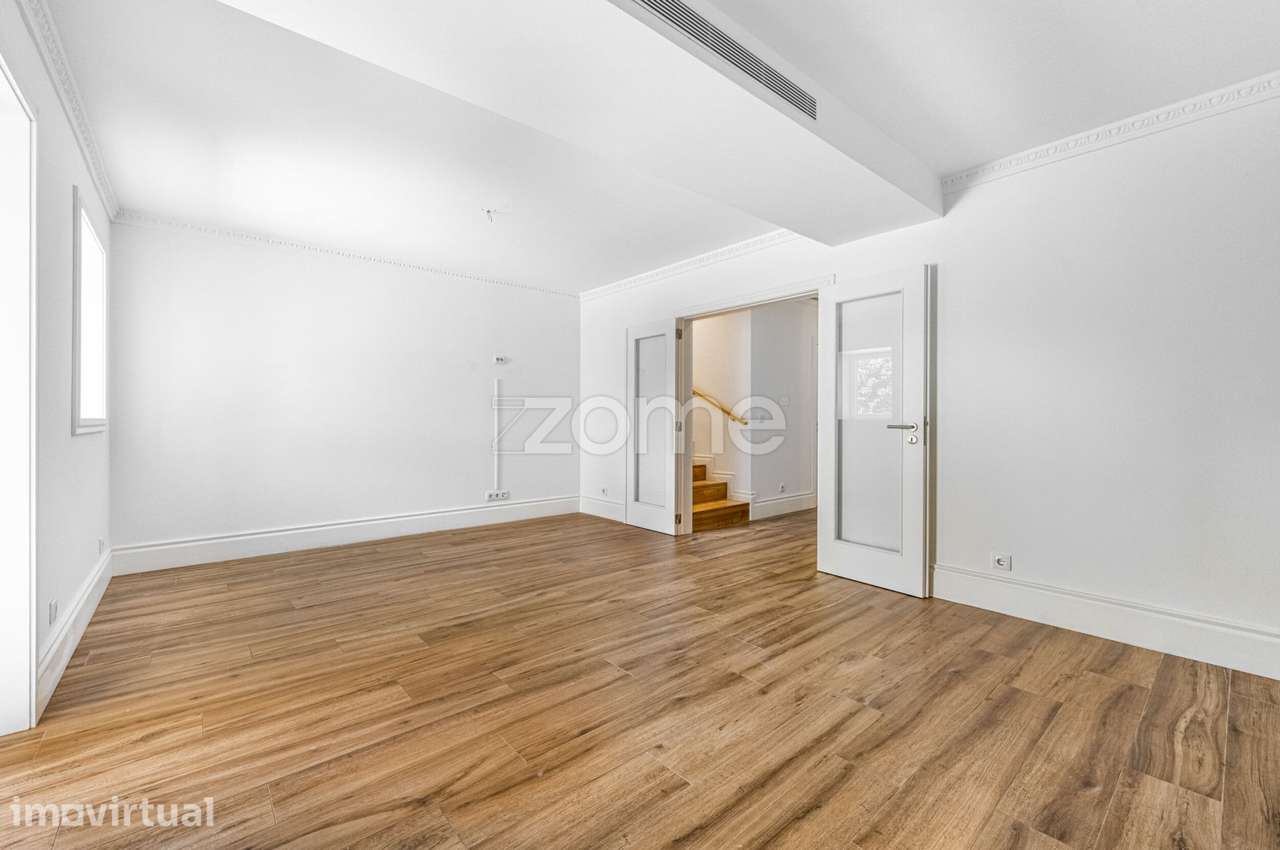 Moradia T3+1 renovada com jardim e garagem, Porto - Arrendamento - Grande imagem: 5/34